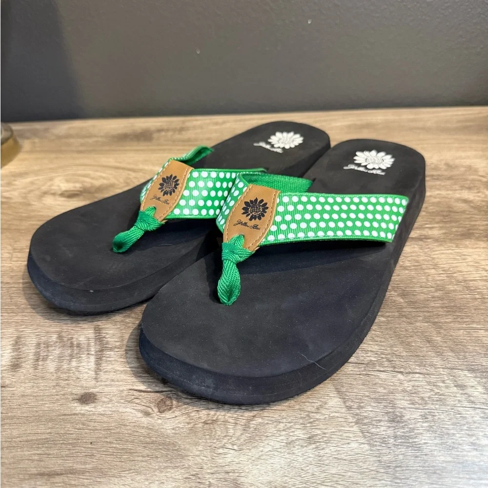 Yellow Box Black Footbed Green Polka Dot Strap Flip Flop Sandals - Picture 4 of 5